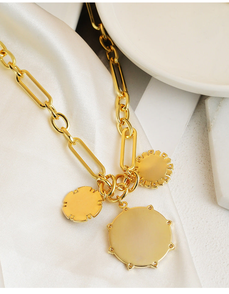 Collar Helia — Plata de ley bañada en oro 18k. Acabado pulido.