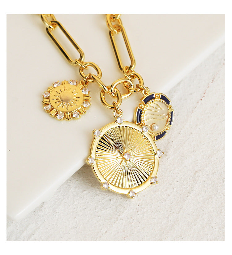 Collar Helia — Plata de ley bañada en oro 18k. Acabado pulido.