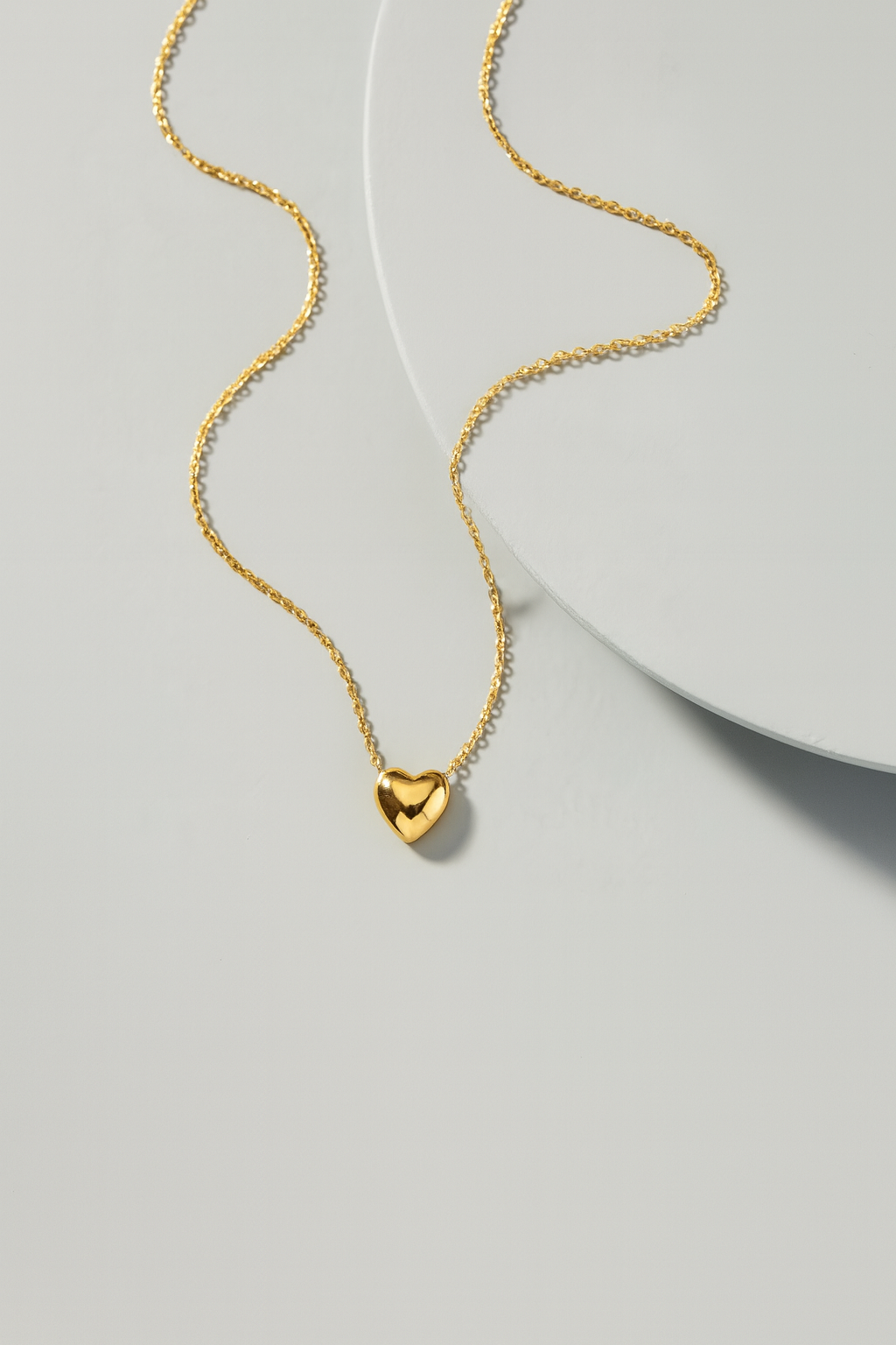 Gargantilla Cœur — Plata de ley bañada en oro 18k. Acabado pulido.