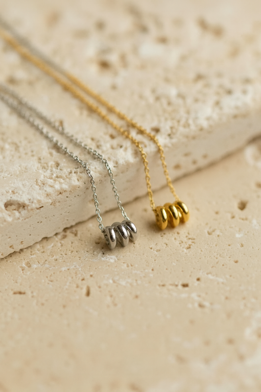 Collar Core — Plata de ley bañada en oro 18k. Acabado pulido.