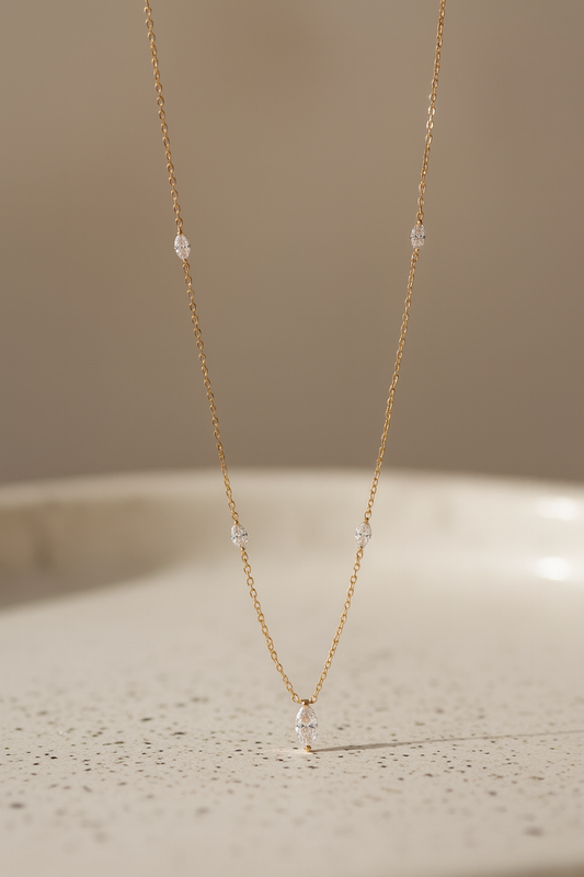 Gargantilla Lágrimas — Plata de ley bañada en oro 18k. Acabado pulido.