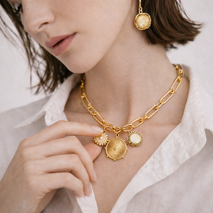 Collar Helia — Plata de ley bañada en oro 18k. Acabado pulido.