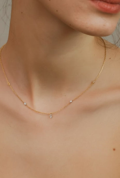 Gargantilla Lágrimas — Plata de ley bañada en oro 18k. Acabado pulido.