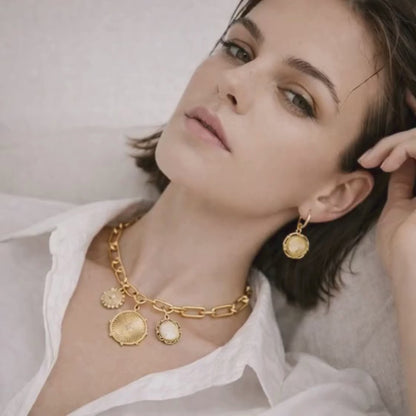 Collar Helia — Plata de ley bañada en oro 18k. Acabado pulido.